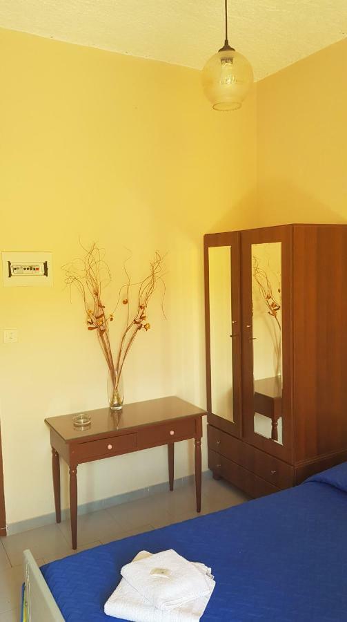 Athina Apartments Толон Экстерьер фото