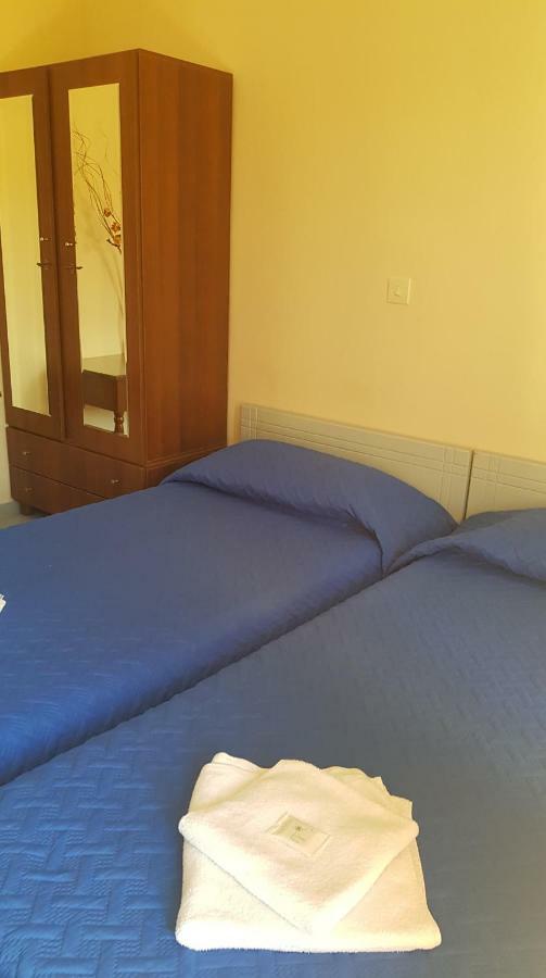 Athina Apartments Толон Экстерьер фото