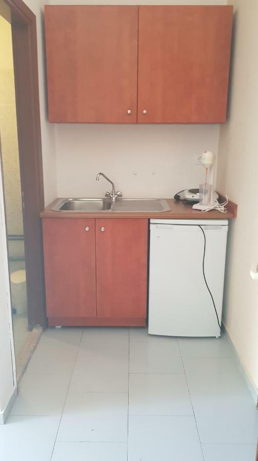 Athina Apartments Толон Экстерьер фото