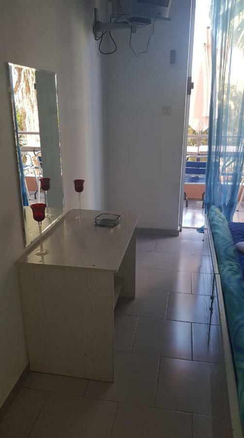 Athina Apartments Толон Экстерьер фото
