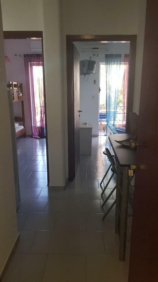 Athina Apartments Толон Экстерьер фото
